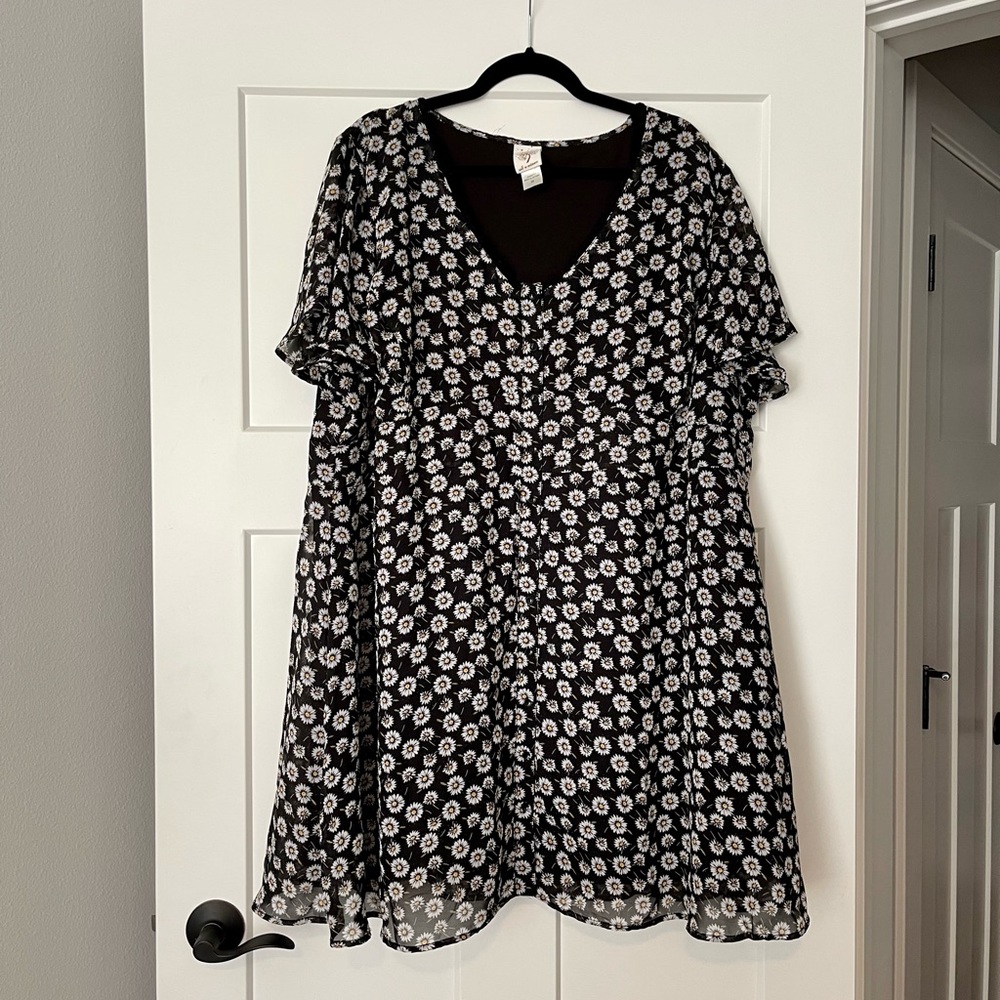 👗 Black Daisy Dress w/ Flutter Sleeves 3x